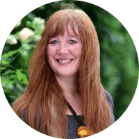 Auf dem Bild ist Hendrike Jensen, Leitung der Heilpraktiker Ausbildung