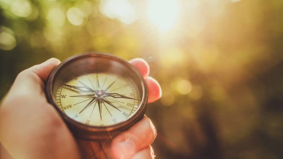 Uhr im Herbstlich, Ascendium Akademie Heilpraktikerschule